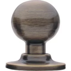   Kovácsolt gombkilincs sárgaréz bejárati ajtó – egyik oldalon kulcs, másik oldalon biztosíték (m.3900)