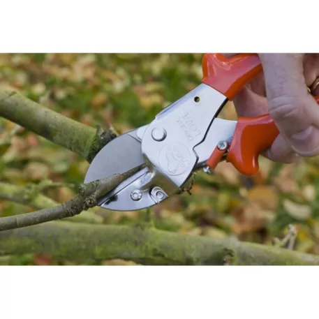 LÖWE 1107 rávágós metszőolló 21 cm, átmérő 22 mm