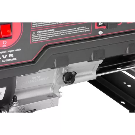 Strend Pro KM4000-A elektromos generátor, 3,0/2,8 kW, benzines üzemű